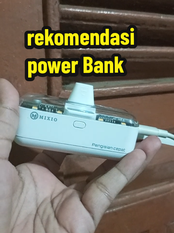 wajib punya gak sii, apalagi buat kamu yg hoby traveling.... #powerbank #carginghp #mixio 