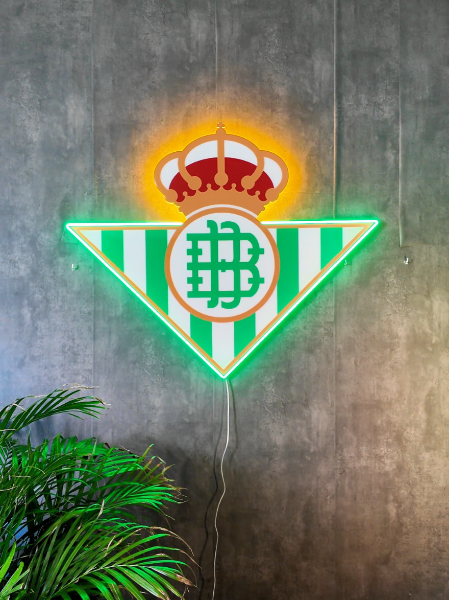 Escudo Real Betis XXL 100x83 👉con resinas epoxi y led neón 🔥 información y precios por Instagram, personalizado tu logo, cuadro o escudo!