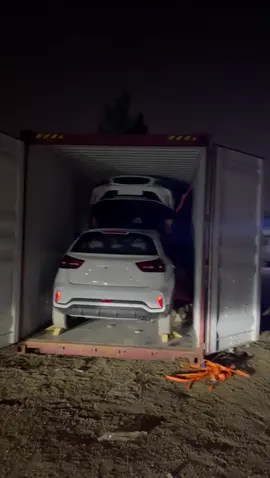 الحمد الله حمدا كثيرا طيبا مباركا وصول اول دفعات سيارة livan لارض الون بعد إكمال جميع إجراءات الجمركة والوثائق اللازمة#مشاهدات100مليون #سيارات #geely #اكسبلور #fyp 