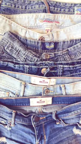 Vintage mini demin shorts available on my depop !! 🤭🤭  #fall #vintage #y2k #depop #loweise 