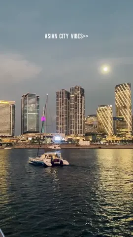 Lights, streets, and island energy 🇱🇰 . #SriLanka #LankaVibes #SriLankaCity #IslandVibes #CityNights     