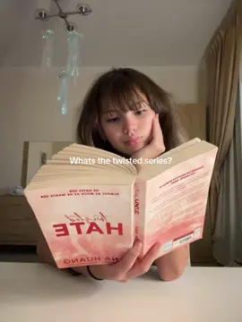 can yall tell i am obsessed with the series💔 #twistedseries #anahuang #relatable #BookTok #book @Ana Huang