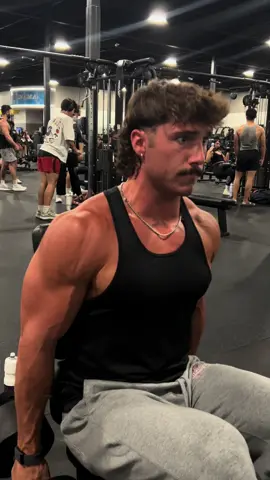 hammer time #biceps #gym #workout #fyp #foryou 