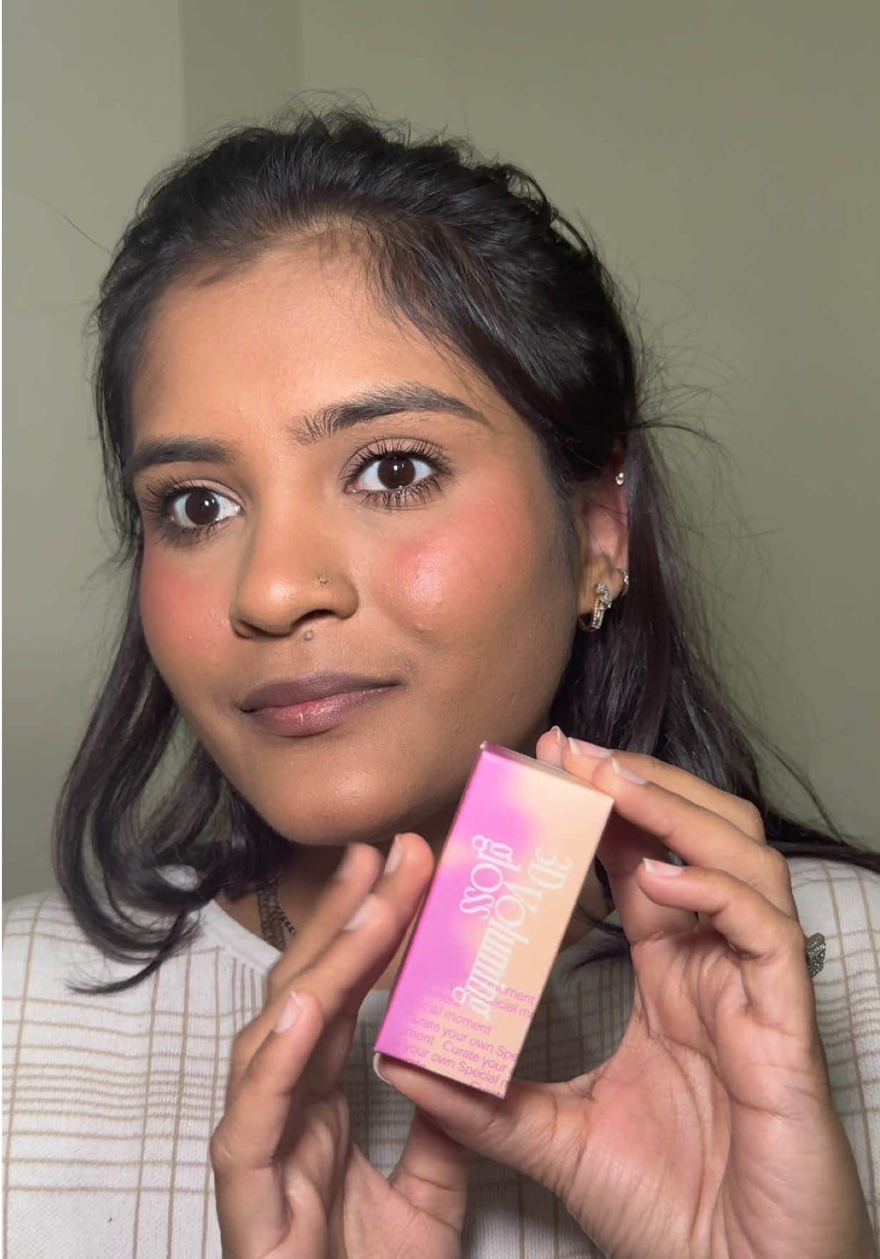The juiciest lips in just one swipe 💋✨ This FWEE 3D Volumizing Gloss makes your lips look fuller, plumper, and glassy smooth 😍 A must-have gloss for that perfect pout! Tap to shop 🛍️ @fwee  #fyp #fwee #makeuptok #fypviral #lipgloss