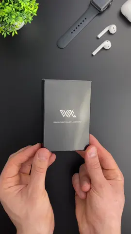 Unboxing the AirTag wallet. #smartwallet #walletaces #minimalistwallet #walletunboxing #airtagwallet