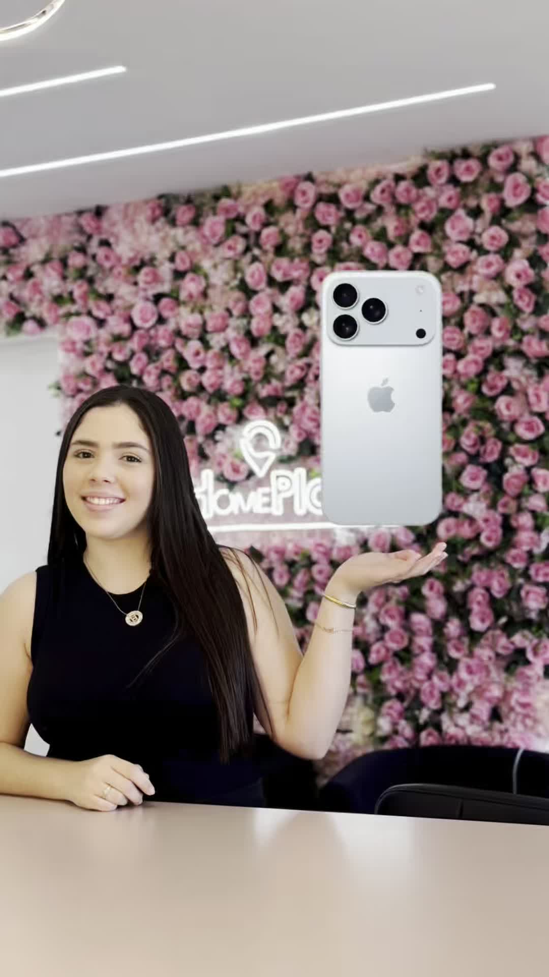 ✨ O iPhone 17 chegou na Home Place e tá cheio de novidades que você precisa conhecer! 🚀📱 🔹 Modelo Air: o mais fino da história da Apple, só 5,5mm 👀 🔹 Tela ProMotion 120Hz em toda a linha 🔥 🔹 Câmera frontal 24MP pra selfies impecáveis 🤳 🔹 Modelos Pro com 48MP + 8K pra vídeos de cinema 🎥 🔹 Novo chip A19 pra velocidade absurda ⚡ 🔹 E resfriamento avançado que evita superaquecimento ❄️ 👉 Vem garantir o seu e estar entre os primeiros a ter essa novidade! #iPhone17 #HomePlace #Apple #Tecnologia #Lançamento #Novidade