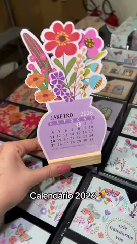 Calendário 2026 de Flores!! 💐 🩵 Mais informações 🩵 🛍 compre aqui: www.LojinhaDaBiaWinston.com.br 📲 clique na tela para ver o preço do produto 🇧🇷 enviamos pra todo o Brasil Tags #lojinhadabiawinston #clubedabia #biabox #materialescolar #studygrambr 
