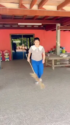 Tetangga yang putar'in  ini musik kok esmosi 🤣🤣