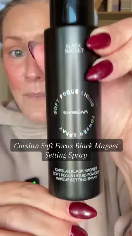 How is the powder inside the spray?! @carslan_us #settingspray #blurredskin #setmakeup #carslan #matureskin 