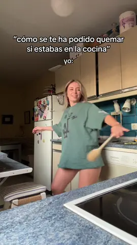 😉cocinar con música no es muy buena idea #fyp 