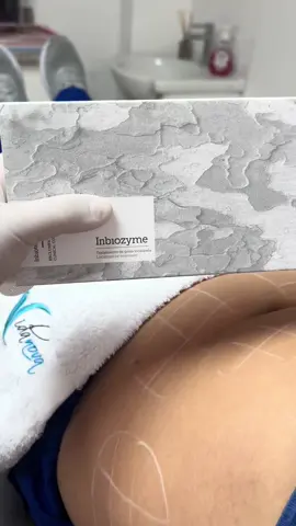 ¿Deseas saber qué tratamiento estamos realizando a nuestra paciente? Enzimas 🙋🏻‍♀️  Son tratamientos estéticos que utilizan inyecciones como la lipasa para descomponer y eliminar la grasa localizada en áreas específicas del cuerepo. 👙 #enzimas #verano #estarbien #vidanova
