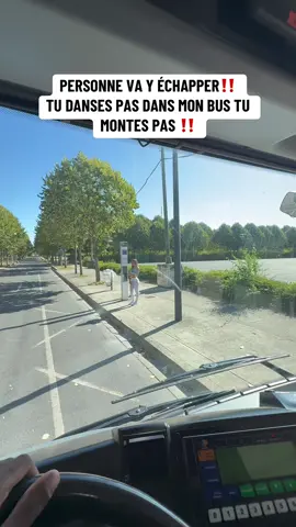 Merci à @Madamee-77🧙‍♀️ d’avoir joué le jeu ! Gars comme fille personne va y échapper 🤣 || C’est quoi la prochaine ville du coup ? 🤔 #conducteurdebus #chauffeurdebus #bus #danse #tudansespastumontespas 