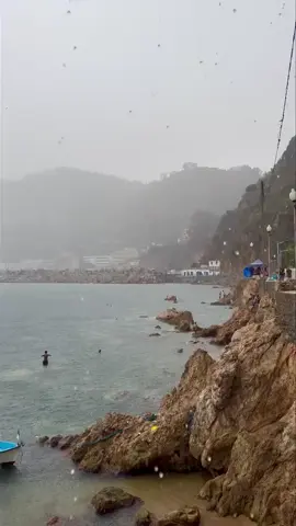 شاهد اجواء رائعة في سكيكدة 🇩🇿اليوم تحت امطار غزيرة في البحر ❤️❤️#سكيكدة_الزينة_و_حنا_فيك_تربينا #سكسكدة #سكيكدة_الجزائر🇩🇿😍♥️📷😍 
