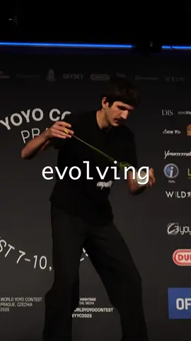 The one thing that stayed the same in competitive yo-yoing over the years #yoyo #yoyoing #skilltoy #fypage #yoyotricks 