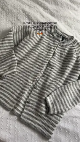 It’s called asos design knitted raglan cardigan in grey stripe @asos #asos #asoshaul #autumnhaul #cardigan #knitwear 