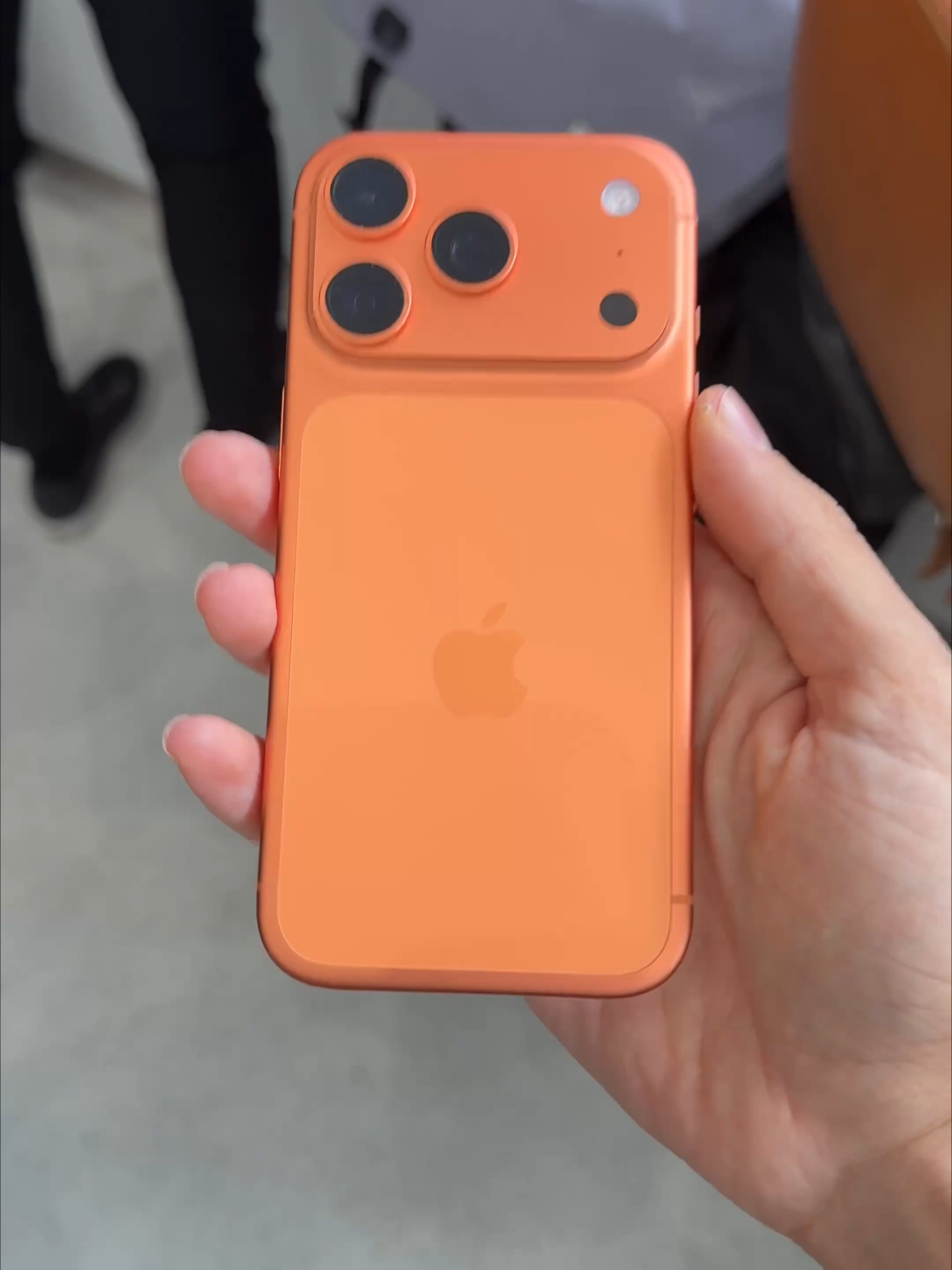 On a enfin l'iPhone 17 Pro entre nos mains 🔥 #numerama #iphone #apple #techtok