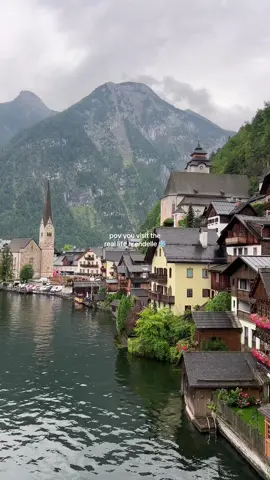 📍Hallstatt, Austria is the real life Arendelle ❄️☃️✨ #hallstattaustria #hallstatt #arendelle #frozen 