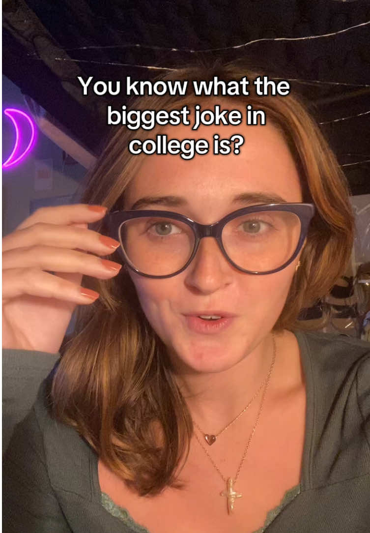 Like let’s be fr I’m not reading my whole syllabus @upahead #college #freshman #collegelife 