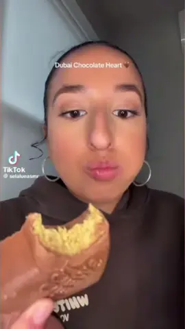 Dubai Chocolate #dubaichocolate #dubai #asmr #eatingshow #fyppppppppppppppppppppppp 