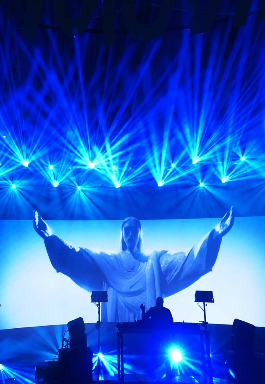 Electronic music & faith visits Póvoa de Lanhoso, Portugal. Noite Gerações - 05SEP25 TRACK ID: ADORAMUS with EBMATH. Available now in all platforms. LUX AETERNA RECORDS.  #melodictechno #dj #music #padreguilherme #dance    