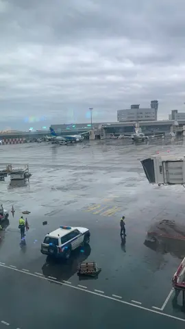 Rainy day 🥰 @Air France  #Daag #algiersairport🇩🇿 #flypシ #تونس_المغرب_الجزائر #skyteam 