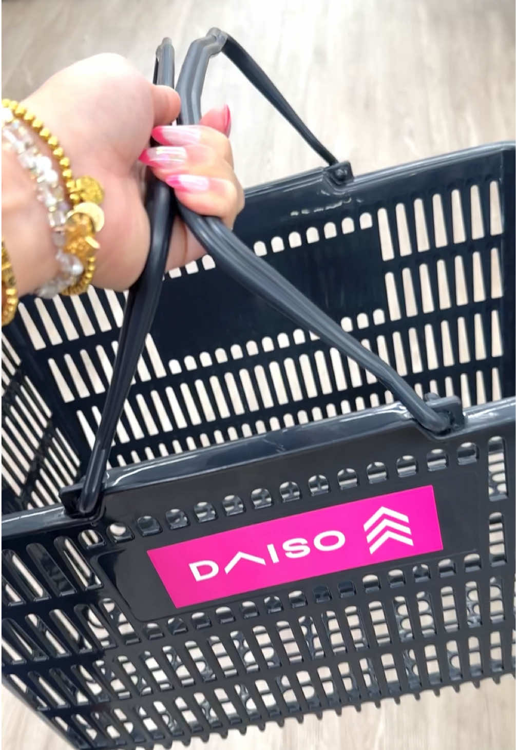 Come stationery shopping with me at my local  @Daiso USA Official in San Antonio, TX! Zebra Pen has taken over with the cutest display - from MILDLINER to SARASA Clip, CLiCKART, Metallic Brush Pens, & more! Whether you're a student, a planner, or a creator - Daiso has all your college writing must-haves Find these @Zebra Pen USA faves at a Daiso near you! #desireeplans #ZebraPen #DaisoUSA #backtoschool #stationery 