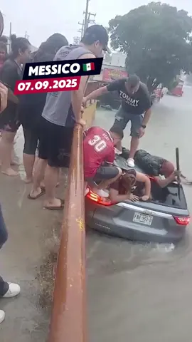 @C*lo stretto  📹 Scene di salvataggio durante l’alluvione nella città di Piedras Negras, Messico, il 7 settembre. #alluvione #Messico #PiedrasNegras #emergenza #maltempo