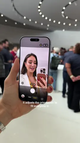 This is so cool! Now you can get group selfies and the iPhone automatically adjusts the orientation to fit everyone in 👏👏 #iphone17 #appleiphone #applelaunch #centrestage 