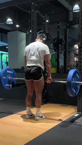 perhaps my least favorite leg movement but you can’t tell, right? #legday #rdl #legworkout #docdocsuess #GymTok 