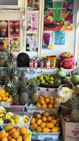 my favorite smoothie shop on the aina and you get $3 off everytime you bring the jar back???? Sign me up #oahu 