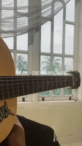 walau cuma pake gitar sayur, tapi tetap adem juga🗿 #fyp #gitar #melodi #fingerstyle #lihatkebunku #akujeje #mendewasakanlagu 