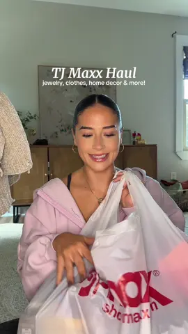 more goodies from tj maxx! Fall clothing, jewelry, kitchen stuff & so much more!! #tjmaxx #tjmaxxfinds #tjmaxxhaul #tjmaxxclothing #shoppinghaul 