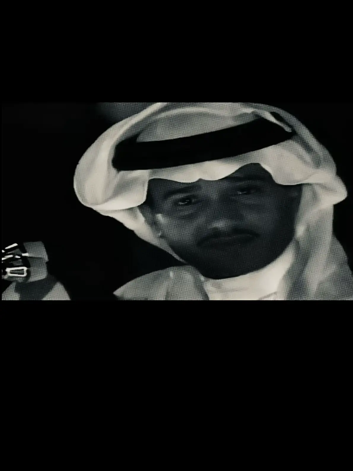 خلّوك تتغيَّر تغِير صرت توحشني كثير  عزَّزك عِندي وغلاَّك الغرام ونزهك قلبي  بتكذيبه الكلام ماني مصدّق فيك كيف فيَّ تصدِّق  يا اللَّي عشانك حارت بيَّ ظنوني من كثر حسنك  أنا عاذر عيوني ومن كثر شوقي إليك  يا ما قالوا لي بإني زي لعبه فإيديك ويا  ماحكوا لي ويا ما شاوروا لي عليك  كنت أصدَّقهم وأكذَّبِ صرت أقرَّبهم وأبعَّد هُمَّ كِذا النَّاس ما خلَّوا لاحد حاله ما في محب  إلاّ ويشوَّشوا باله خلوك تتغيِّر تغِير صرت توحشني كثير - #greenscreen #4U محمد_عبده#