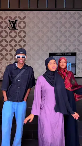 Allow hayga qaadin labadayda garab @KING ALPHA 🥷🐬 @Mimi qurux7 😭❤️