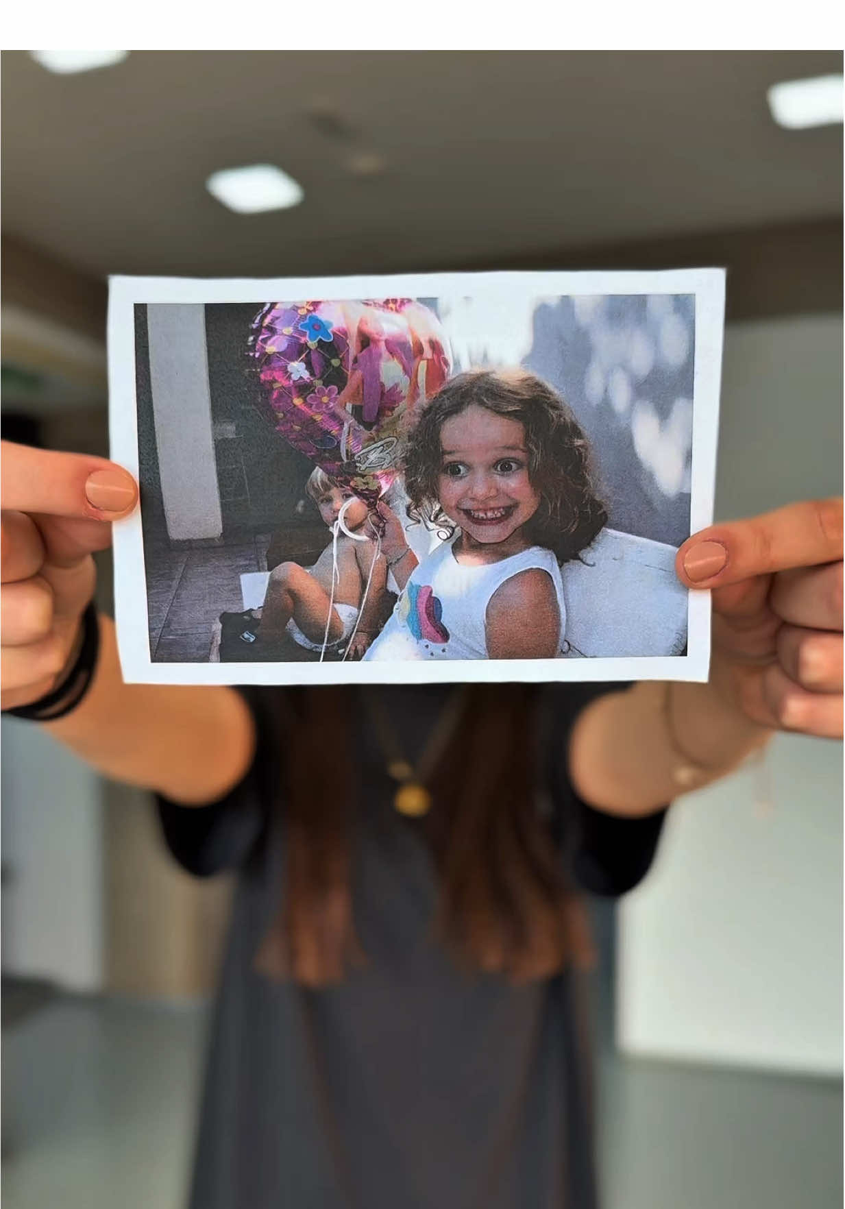 Cada foto da infância guarda lembranças de inocência, sorrisos e sonhos. Os alunos do nosso Terceirão mostram o quanto cresceram, mas sem perder a essência de quem sempre foram. 💛 É emocionante perceber que aqueles pequenos olhares curiosos agora carregam maturidade, conquistas e novos horizontes. O futuro os chama, mas a essência do que viveram aqui sempre os acompanhará. ✨ #TerceirãoOrigem #DoOntemAoAmanhã #ComOrigemÉDiferente #Trend