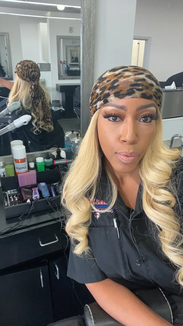 Line up B4 your times up! 💈