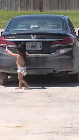 #GeorgiaB because Tia knows you’re going to be an excellent artist when you grow up, I give you consent to draw on your dads car! 🤣🤣🤣😅 #mercadofamily #neveradullmoment #fyp #lmao    