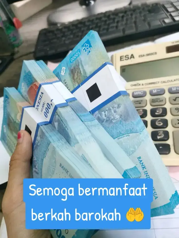 *Menerapkan sifat sabar* Hidup yang tenang adalah impian banyak orang, dan meskipun setiap individu mempunyai cara dan pandangan tersendiri tentang ketenangan, ada beberapa prinsip atau kunci yang dapat membantu mencapai hidup yang lebih tenang. Berikut adalah beberapa kunci utama dalam mencapai ketenangan hidup: 1.Mendekatkan Diri Kepada Allah Bagi umat Islam, mendekatkan diri kepada Allah adalah sumber utama ketenangan hati. Dalam Surah Ar-Ra'd, ayat 28, Allah berfirman: 