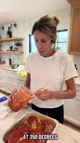 Greek style stuffed peppers!! #lifewithlezan #stuffedpeppers #greekstuffedpeppers #healthydinner #DinnerIdeas 