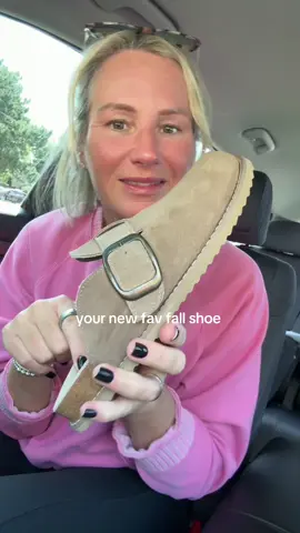 YOUR NEW FAVORITE FALL CLOGS HAVE ARRIVED! Blain suede slip-on clogs. #fallstyle #fallfashion #fallshoes #comfortableshoes #lightweightshoes @Cushionaire 