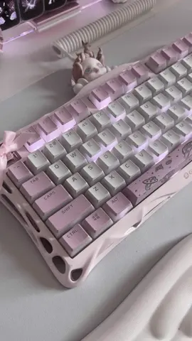 i LOVE these keycaps. @HyperX 🤍 #hyperx #keycaps #tiktokshopcreatorpicks #keyboard #pink 