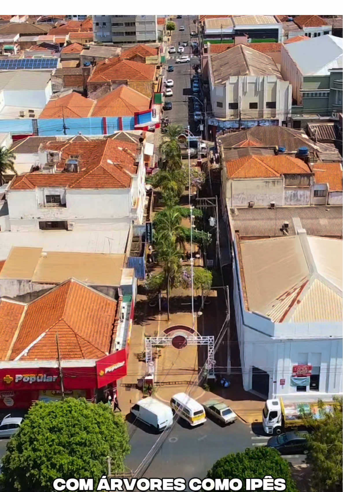 Vem novidade por aí! O Calçadão da Avenida 17 pode passar por mudanças — e quem está opinando sobre isso são os comerciantes e a população!  Quer saber o que vem por aí? Assista ao vídeo e confira todos os detalhes! #Avenida17 #CalçadãoBarretos #Barretos #ComércioLocal #ParticipaçãoPopular  