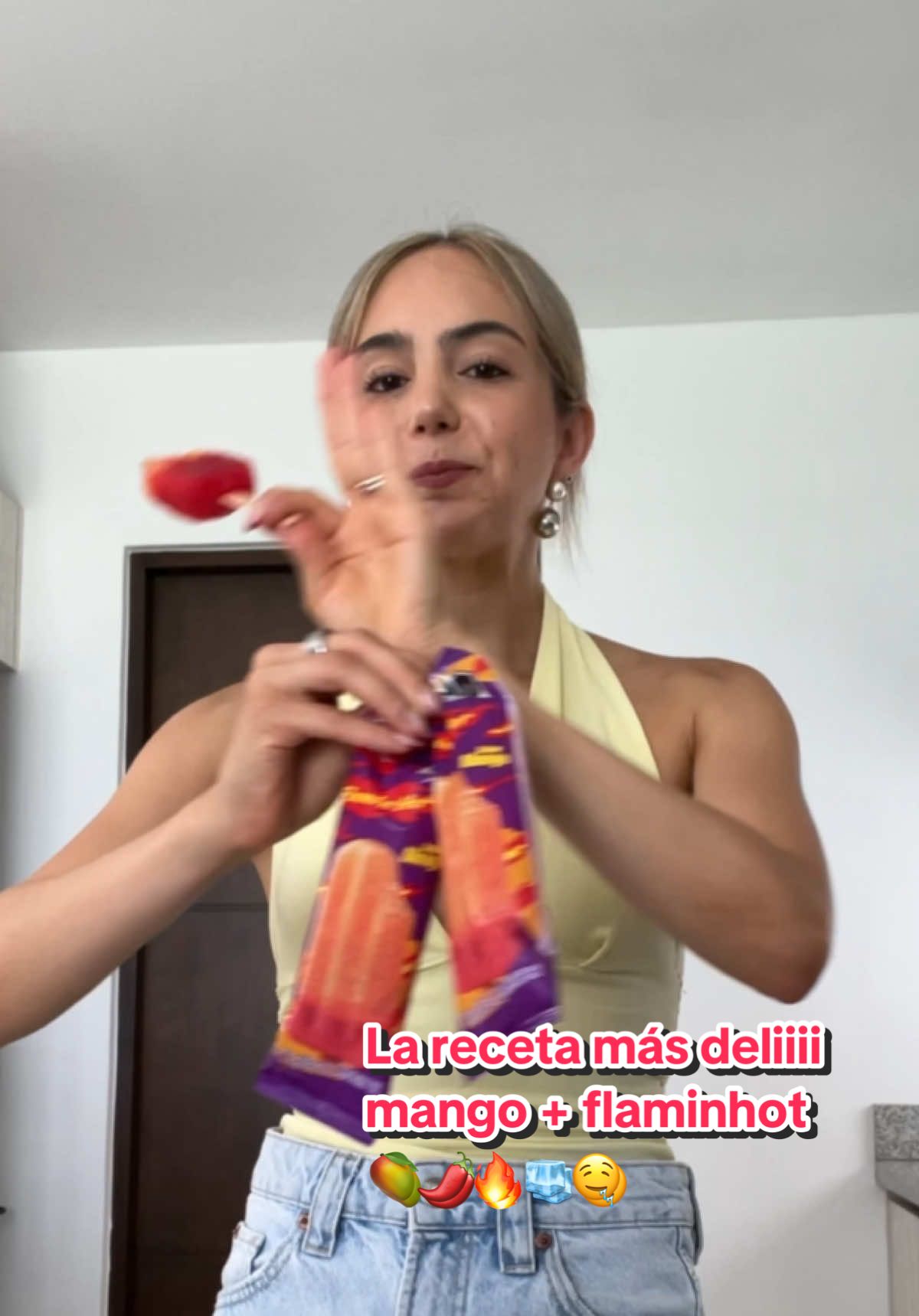 Nuevo snack favorito 🥭🔥🌶️… lo tienes que probar. @heladosholanda  @Flaminhot_mx #HolandaFlaminHot #publicidad