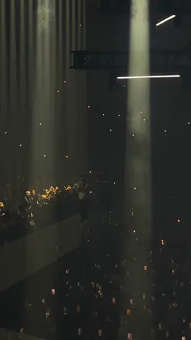 Yeat x Drake in Paris - Night 1 🖤🖤 #idgaf #drakeconcert #champagnepapi #drakeparis #fyp 