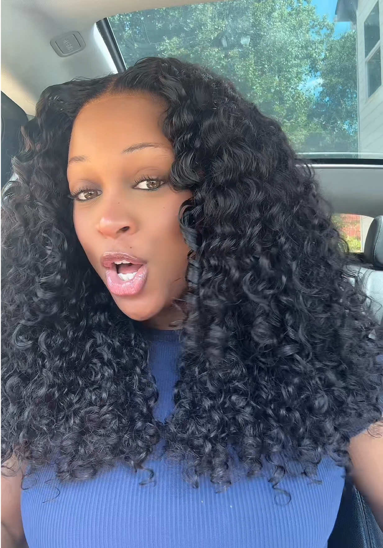 HOW can you say Burmese Curly Hair isn’t the PRETTIEST texture?! 😍😮‍💨🤏🏽 @CurlyMe Hair  #curlymehair #burmesecurly #gluelesswig #curlywig #curlyhairtutorial 