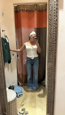 Help me find the perfect pair of jeans!!! #gap #madewell #freepeople #denimguide #fallfashion 