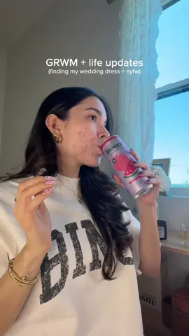 NYC I’m coming for ya! 🗽🩵  #grwm #chattygrwm #getreadywithme #cleangirlmakeup #MakeupRoutine @ILIA Beauty @MERIT Beauty @rhode skin 