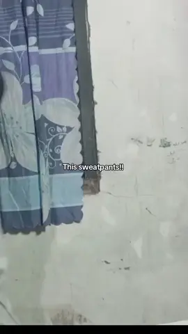naka sale itong sweatpants Ngayon teh#sweatpants #greysweatpants #fyp #unisexsweatpants #sweatpantsoutfit 