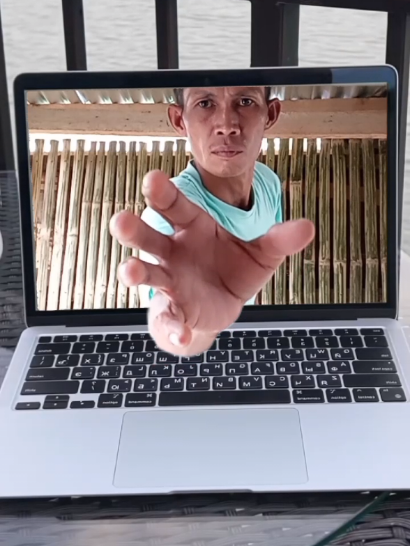 lumabas ang kamay sa laptop 😱 #laptop #edit #capcut 