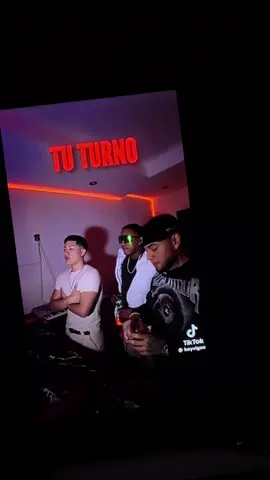 Qué tal gente les presento mi VALENTINO CHALLENGE, sin mucho floro gracias a la g por los consejos y apóyenme compartiendo y etiquetando a @neutroogg y @VIGÖ  Bendiciones ❤️ #ValentinoChallengue #valentinochallenge #fyp 